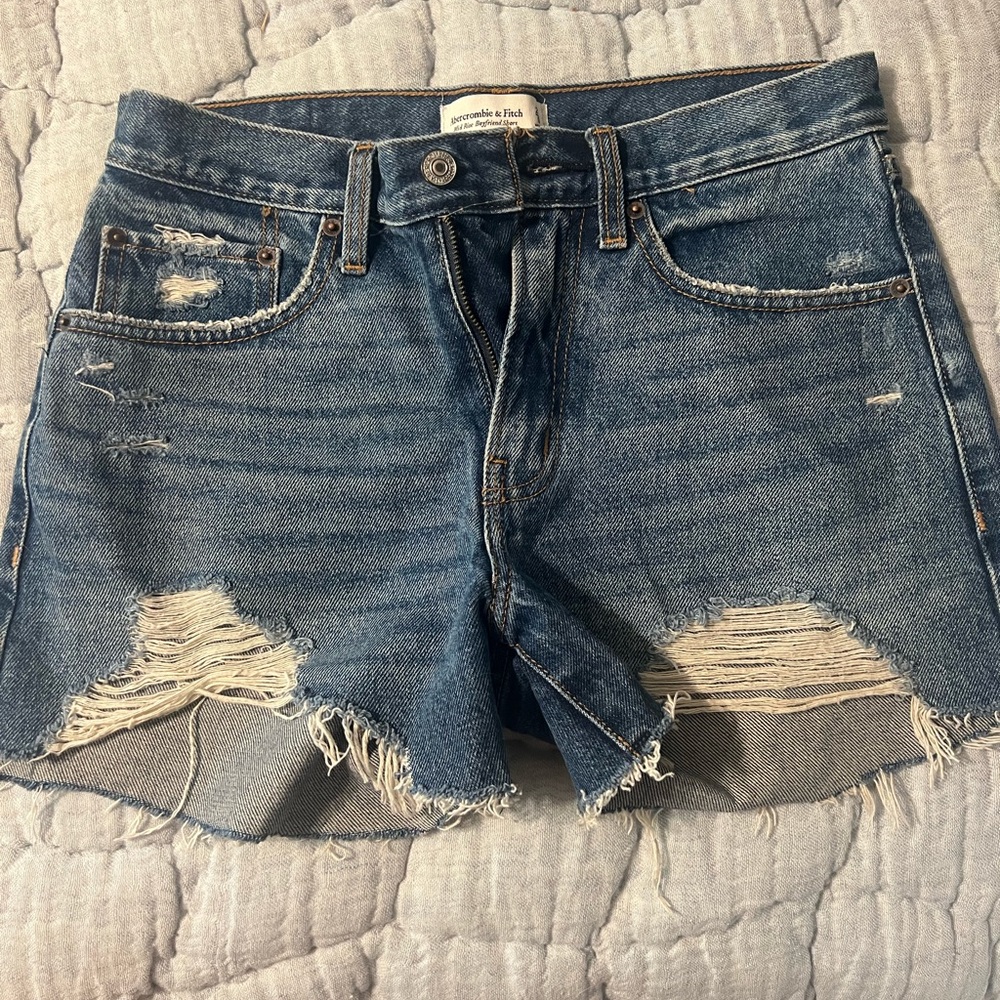 Abercrombie midrise boyfriend short